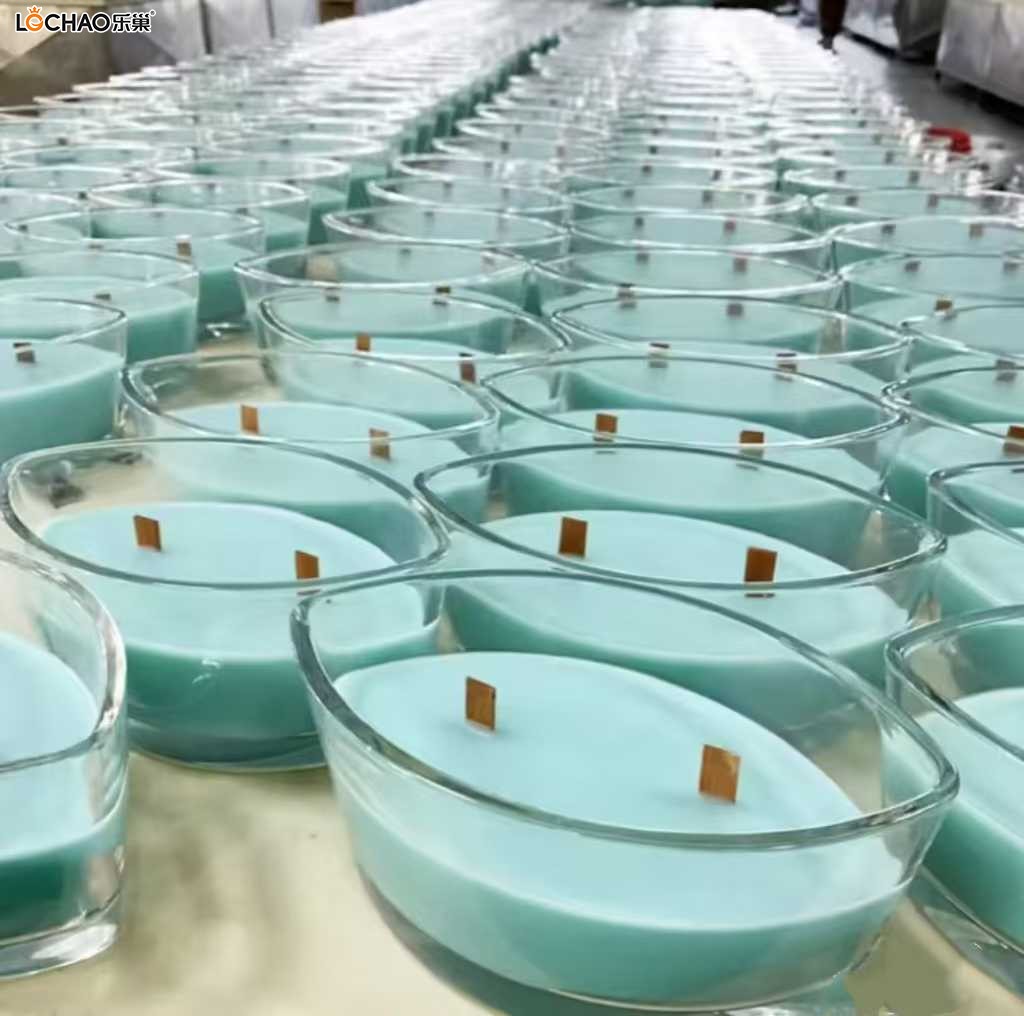 Boat-shaped glass double-wick scented candle