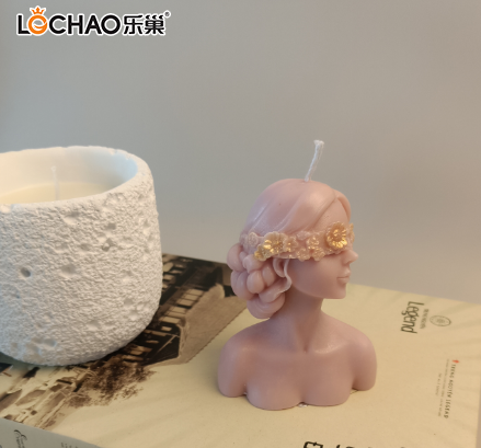 Blindfolded girl scented candle: a healing combination of art and fragrance