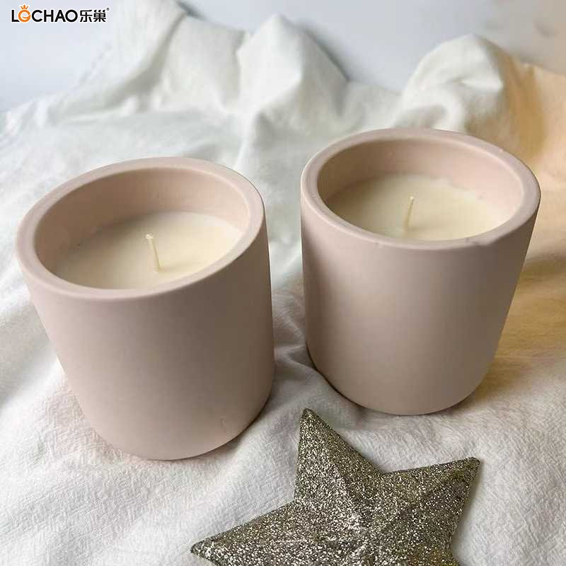 What determines the burning time of a scented candle?