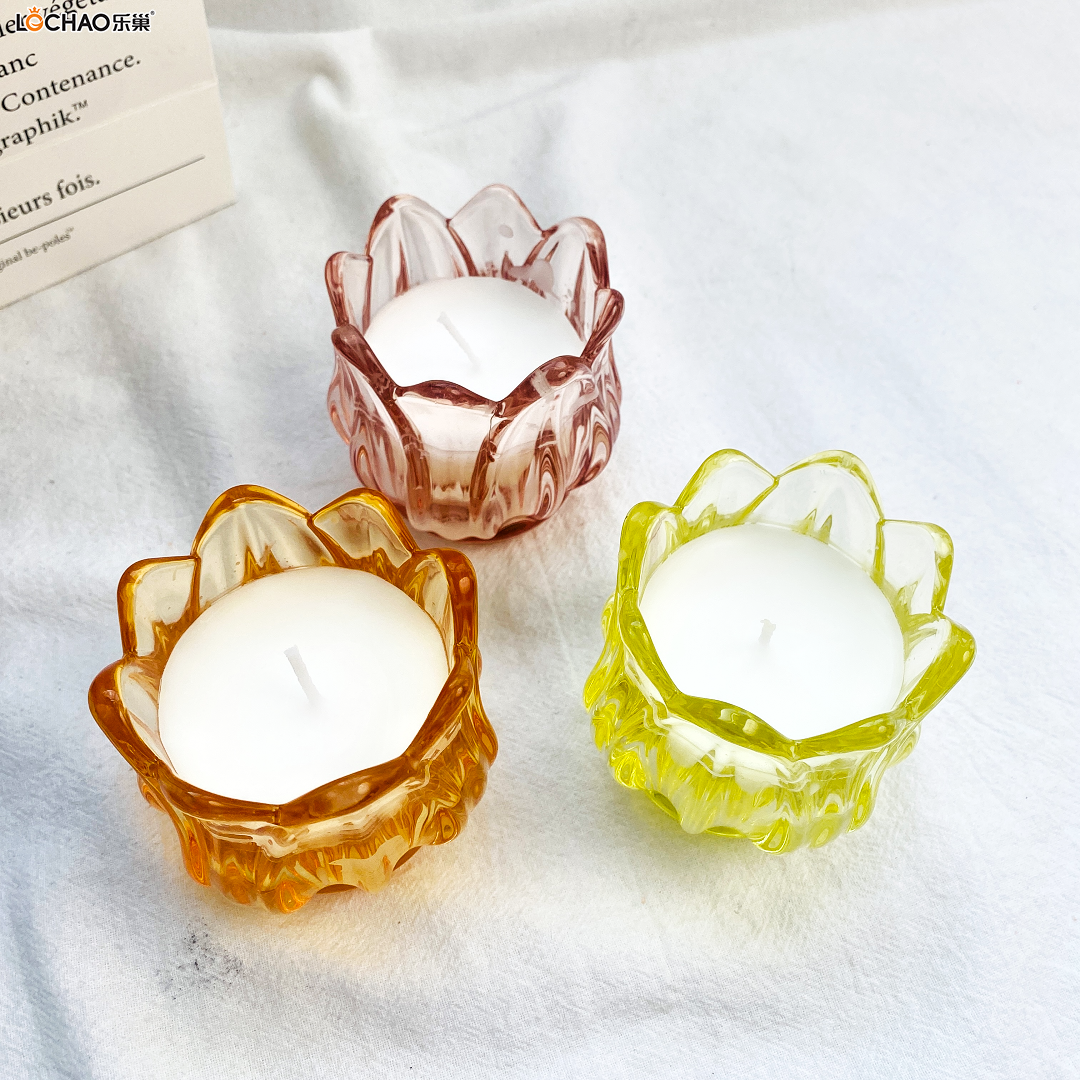 Tulip-shaped scented candle