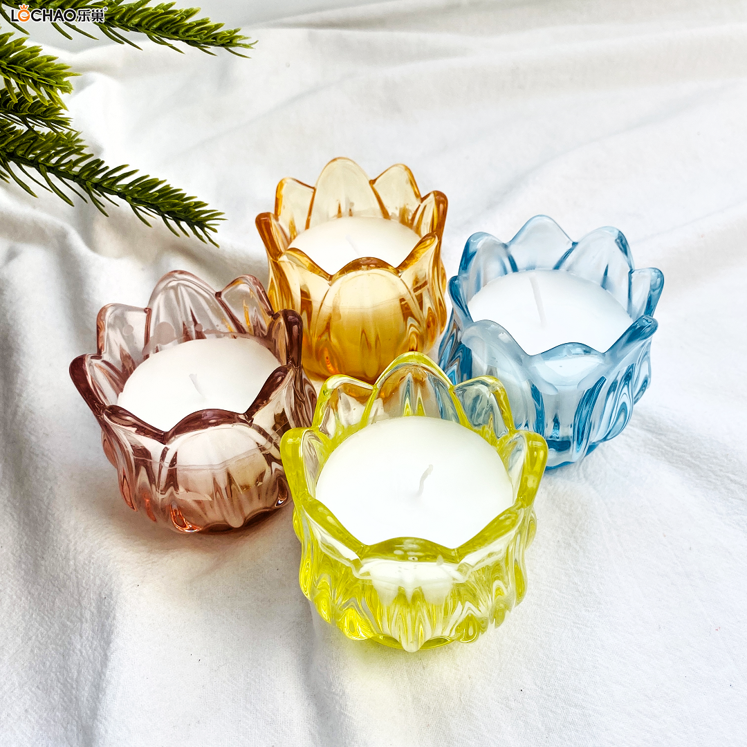 Tulip-shaped scented candle